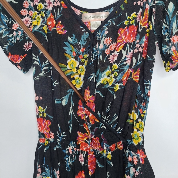 Band Of Gypsies Short Sleeve Top Shorts Scoop Romper Floral Black Red X-Small - Picture 11 of 12